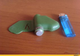 Про саперов- все бред. Головку спички сначала прижимают к срезу огнепроводного шнура, (огнепроводного и ни как иначе), а потом чиркают коробком по спичке. Какое такое взрывчатое вещество сапера по булькам отличать учат? Жидкое взрывчатое вещество применяется в некоторых инженерных боеприпасах, в противопехотных минах ПФМ-1 например. Но его разливом по боеприпасам, саперы не занимаются, они идут снаряженные с завода. То что огнепроводный и детонирующий шнуры режутся одним нажимом, это правда. Но твою дивизию!!! Ни кто так не будет резать хлеб! А поверх стакана и алкашня зырит, когда на детской площадке сивуху хлещит, оценивают ситуацию, что бы им участковый люлей не ввалил за распитие в неположенном месте. В общем, не знаю как там у педиков, но про саперов- чушь!