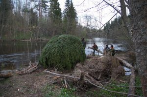 Бывалые таежники и туристы водники знают что это такое строится.
