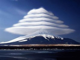 Необычные облака в небе над Камчаткой