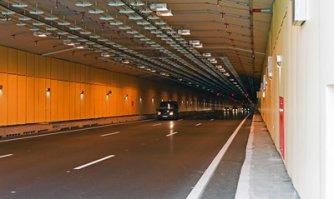 Красивый мост. На всякий случай, для тех, кто сомневается, что мы сможем построить подобное в Крым. Вот фото питерской дамбы длиной 25 км с мостами и подводным двухкилометровым тоннелем, проложенным на глубине 28м.