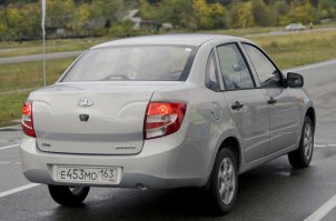 Мне не дает покоя современное творение Автоваза. Спереди нормальный автомобиль, но вот задняя часть... Слёзы!