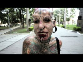 Бабки нервно курят в сторонке...