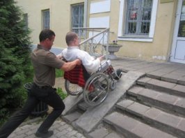 а может ей лучше кресло купить? и сделать возможность подниматься по лестницам? или так больше жалости вызывает?