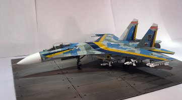 Весьма приличные работы! А это - плоды моих скромных усилий. Су-27 в 1:72 и Су-27 в 1:48.