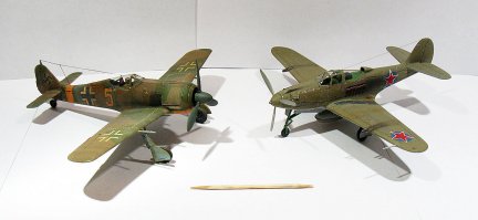 Вот это - тоже наша "Звезда". Масштаб 1:72. Fw-190A4 и P-39N "Аэрокобра".