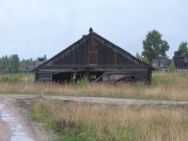 Города, как люди - рождаются и умирают, что такого...
Видал я и полностью вымершие населенные пункты, кстати. Вот, например, Совза