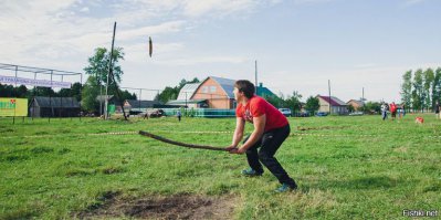 В принципе, почти во все перечисленные игры играли. Еще добавил бы "цурки-палки".