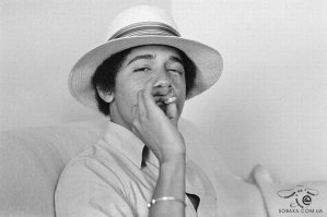 В студенчестве Барак Хусейнович травкой увлекался а не решалой был