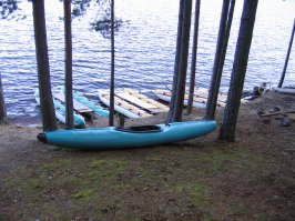 Не смог пройти мимо и не внести свои пять копеек :) Долгое время ходил на "катах" -катамаранах. Клёвенько, конечно, но иногда хочется большего адреналина  Пересел на каяк. Пока не пожалел  На одном из фото-"прокапанные" пластиком дырочки от северных камней