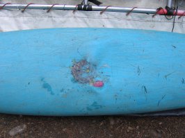 Не смог пройти мимо и не внести свои пять копеек :) Долгое время ходил на "катах" -катамаранах. Клёвенько, конечно, но иногда хочется большего адреналина  Пересел на каяк. Пока не пожалел  На одном из фото-"прокапанные" пластиком дырочки от северных камней