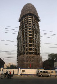 10 зданий, похожих на части человеческого тела