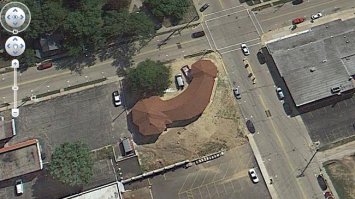 10 зданий, похожих на части человеческого тела