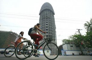 10 зданий, похожих на части человеческого тела