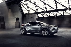 Nissan скрестил спорткар и кроссовер