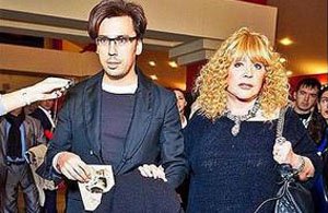 не зассал!))