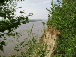 река в Китае, Казахстане и России, левый, главный приток Оби[1]. Длина Иртыша составляет 4248 км, что превышает длину самой Оби. Иртыш вместе с Обью — самый протяжённый водоток в России, второй по протяжённости в Азии и шестой в мире (5410 км). Название происходит от двух слов тюркского происхождения: "ир" - приток, река и "тыш" - хребет, горный массив.