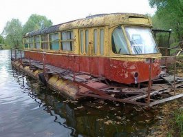 Света, вот речной трамвайчик...