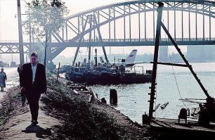 2-3 года назад в нью-йорке приводнили пассажирский боенг. Такой шум сделали на весь мир вот мол никто раньше такого не делал, только у нас в пендосии летчики асы! Оказывается наши парни еще в 63м такое вытворяли.