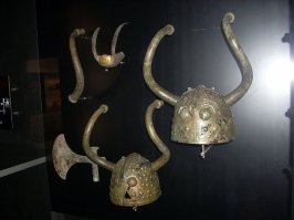 думаю, не рядовые бойцы, но какие-нибудь ярлы вполне могли налепить себе такое. пусть даже не для боя, больше для церемоний.
