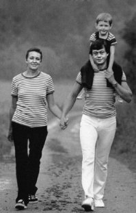 Николай Караченцев с женой Людмилой и сыном Андреем, 1983 год