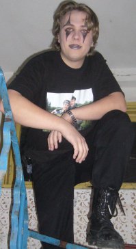 О боже! Судя по тону и пылу, с каким Вы бросаетесь на защиту этой нелепицы - видимо, Вы спите с автором поста.
Тогда проще со всем соглашаться... 
Ок, я верю во всё безоговорочно - виват мч, который взглядом может отличить, что у него сломана именно локтевая, а не лучевая кость, виват докторам, которые, транспортируя ОДНОГО пациента не поленились провести расследование и выяснить (видимо, по результату анализа) сколько участников ДТП было с похмелья, сколько пьяны, и что девушка трезва. Иначе историю не имеет смысла ВЫДУМЫВАТЬ... Ну и город, конечно же N-ск - а как иначе? В интернете расстояние сокращается и всегда может найтись пользователь, который скажет: " ан нет - врёшь, бро!" И копирайт стоит от какого-то Fess1985, я только одну фотку пользователя с таким ником нашёл. Компетентный такой представитель 22-й кардиобригады