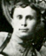 Собственно сам Петька, могила старая и могила новая.