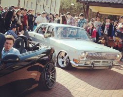 это лицо (слева) говорит обо всем))