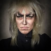 А мне почему-то больше Костю Кинчева напомнило...