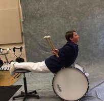 Да он так дрочит!