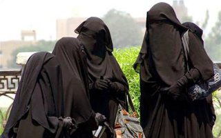 Все подчёркивает красоту женской фигуры, кроме афганок-обосранок. 
Хватит уже унижать женщин, вызывая у них чувство вины за красоту собственного тела.