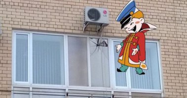 Там за разбитым стеклом кирпичная кладка, так что вдвойне рукожопство