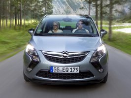 Ну и Опель Зафира Турер. 2011г. Наверное мысли вазовцев уловили.