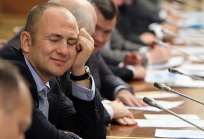 Часы лоховские какие-то.  Нищебродские. Тут жены дарят мужьям покруче.