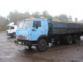 Если по чесноку, то сходства с серийной Сайгой у этого ружья столько же, сколько у  этого на первой фото, с тем что на второй. А оба Камазы :)