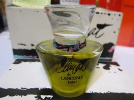 Безусловная валюта тех времён. Есть такое понятие, как "мамины духи". Для меня, это Climat Lancome. Есть много легенд почему выпуск этих духов прекращён. Что якобы некий компонент прежних духов сейчас запрещён. Куплю дорого.