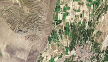 Граница Китая с Казахстаном. Угадайте, где кто: