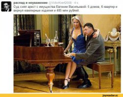 Человек поёт вечные песни, у которых есть существенный недостаток: для их адекватного восприятия нужен мозг. А самое печальное - что с возрастом мозг не приходит, он или есть, или его нет.
Но у него есть и доступные и современные сентенции, которые он пел и в 
семьдесят восьмом, и не боялся, к примеру:

"Панки любят грязь, а хиппи - цветы,
И тех, и других берут менты.
Ты можешь жить любя, а можешь жить грубя,
Но если ты не мент, то возьмут и тебя."

Петь такое группой на Арбате в семьдесят восьмом - это всё равно, что собраться группой на Арбате и петь про то, как Путин отпустил Васильеву. Причём, не как отпустил, а КАК он её отпустил: