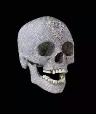 Дизайнер Демиен Херст создал самое дорогое произведение из настоящего человеческого черепа с зубами, продан за 101 миллион$ в 2007 году