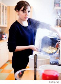 а что там Саша Серова делает