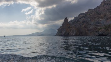 От себя добавлю, своё фото.
Россия "Кара Даг" Крым.