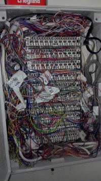 У нас так телефонию развели, как здесь что-то можно разобрать ума не приложу.