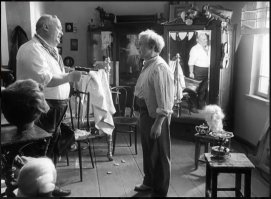 им надо щас показывать фильм "ехали в трамвае ильф и петров" вот этим эпизодом... причем постоянно, шобы знали как воровать...