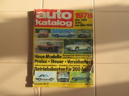 Залез в старый каталог и ради интереса посмотрел на цены наших машин. 
Lada ( Lim)1200 (Копейка) - 7700 DM.
Lada Kombi 1200 (Двуха)  - 8500 DM.
Lada (Lim) 1500 (Шаха)   - 9500 DM.
А вот цены на европейские тачки для сравнения.
Citroen GS  - 9950 DM.
FIAT 133 - 6490 DM.
Ford Fiesta - 8735 DM.
Opel Kadett - 9395 DM.
Porsche - 24 980 DM.
Mercedes D.  Lim. - 19 536 DM.
То есть две Шестерки стоили столько же ,сколько Мерседес и две с половиной Шестерки столько же , сколько Порше. На родине Мерседесов и Порше.
Ну и напоследок-
UAZ 469 A - 14 900 DM.