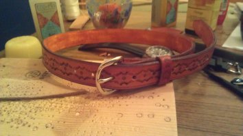 Ремень для сыночка. Простые геометрические узоры.