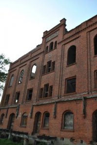 Калининградская область изобилует заброшенными местами. Правда, в 90 % остались только стены и ничего внутри... Но иногда можно найти что-то интересное, как фреска апостола Павла в развалинах кирхи 1324г.