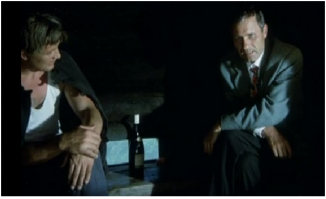 «— Видишь — коньяк. Двадцать рублей, гад! Это ж надо!
Петро достал из кармана старых галифе два стакана.
Помолчали.
— Не знаю я, что говорить, Петро. Сам не все понимаю.
— Ну, не говори. Наливай своего дорогого… Я в войну пил тоже какой-то. В Германии. Клопами пахнет.
— Да не пахнет он клопами! — воскликнул Егор. — Это клопы коньяком пахнут. Откуда взяли, что он клопами-то пахнет?
— Дорогой, может, и не пахнет. А такой… нормальный пахнет.»

«Калина красная»