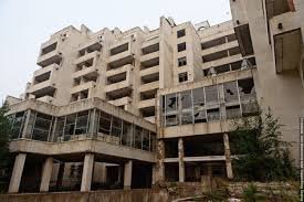 Фотографировать красоту архитектуры дворцов, замков, усадьб много таланта не нужно! Пусть лучше Кристиан Рихтер избавит от старых стереотипов о таких "заброшках"