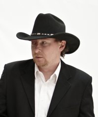 Ношу шляпы уже лет 12. Я в трэнде:)