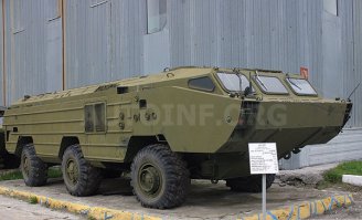 Я вот на таком мечтаю проехать по дорогам и рекам России. Тут тебе и дом и яхта всегда под попой. Правда работы по переделке много. Движок и трансмиссия у этого семейства армейских средств доставки спецвооружений не надежны. И самое главное негабарит и вследствие сложности с получением пропусков на дороги общего пользования. 
Но мечтать надо о великом, а потенциал у данного вездепроходимопроплывающего траспортного средства очень обширен.
P/s есть тут мехводы с точек и ос или ТЗМ к ним? Хотелось бы услышать мнение о надежности на дальняк данных изделий, особенно 5939 по компоновочным предпочтениям...