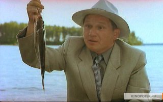 Вот так улов! Маленькая девочка поймала большого окуня на детскую удочку